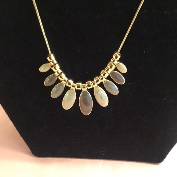 Goldtone Snake Chain with Green Pedals - Picture 5 of 6